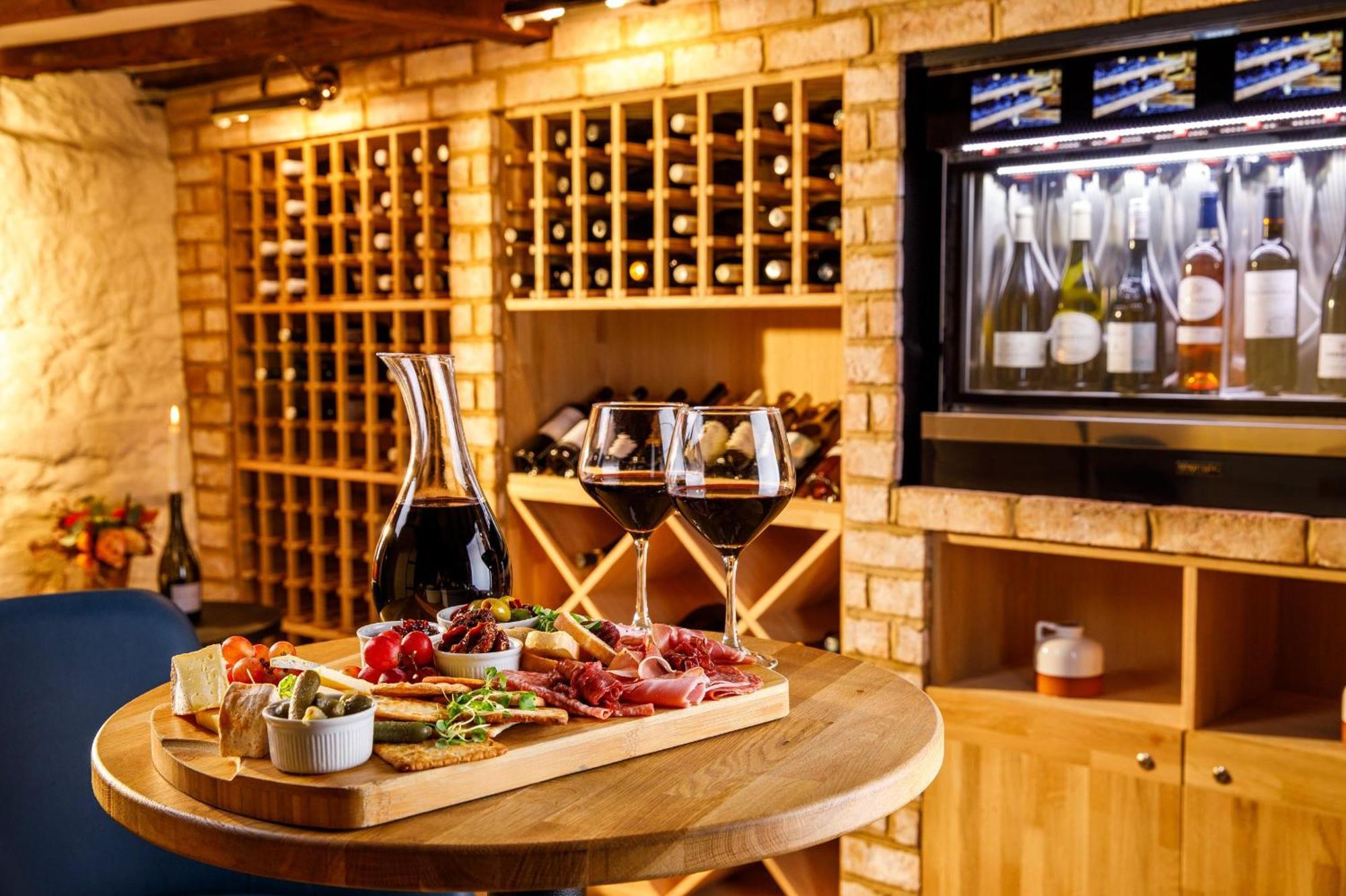 Voco Lythe Hill Hotel & Spa By Ihg Гейслмір Екстер'єр фото
